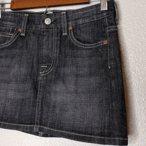 7 For All Mankind "A" Pocket Women's Cotton Blend Black Denim Mini Skirt Size 26 - Picture 4 of 13